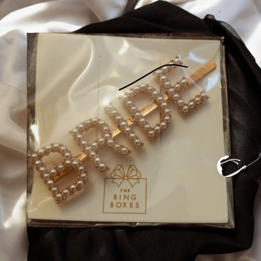 The Ring Boxes Bride Pearl Hair Clip